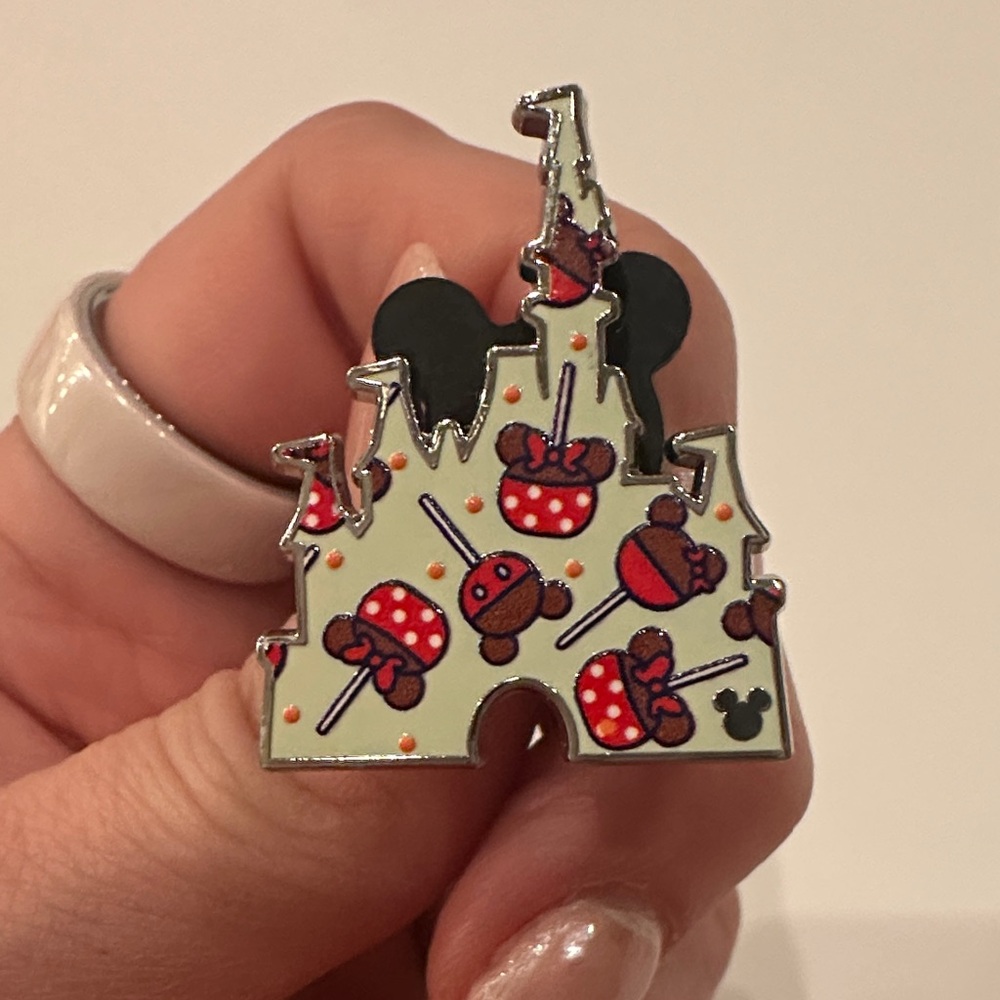 WDW 2025 pin featuring a design with a Minnie and Mickey Candy Apples pattern.